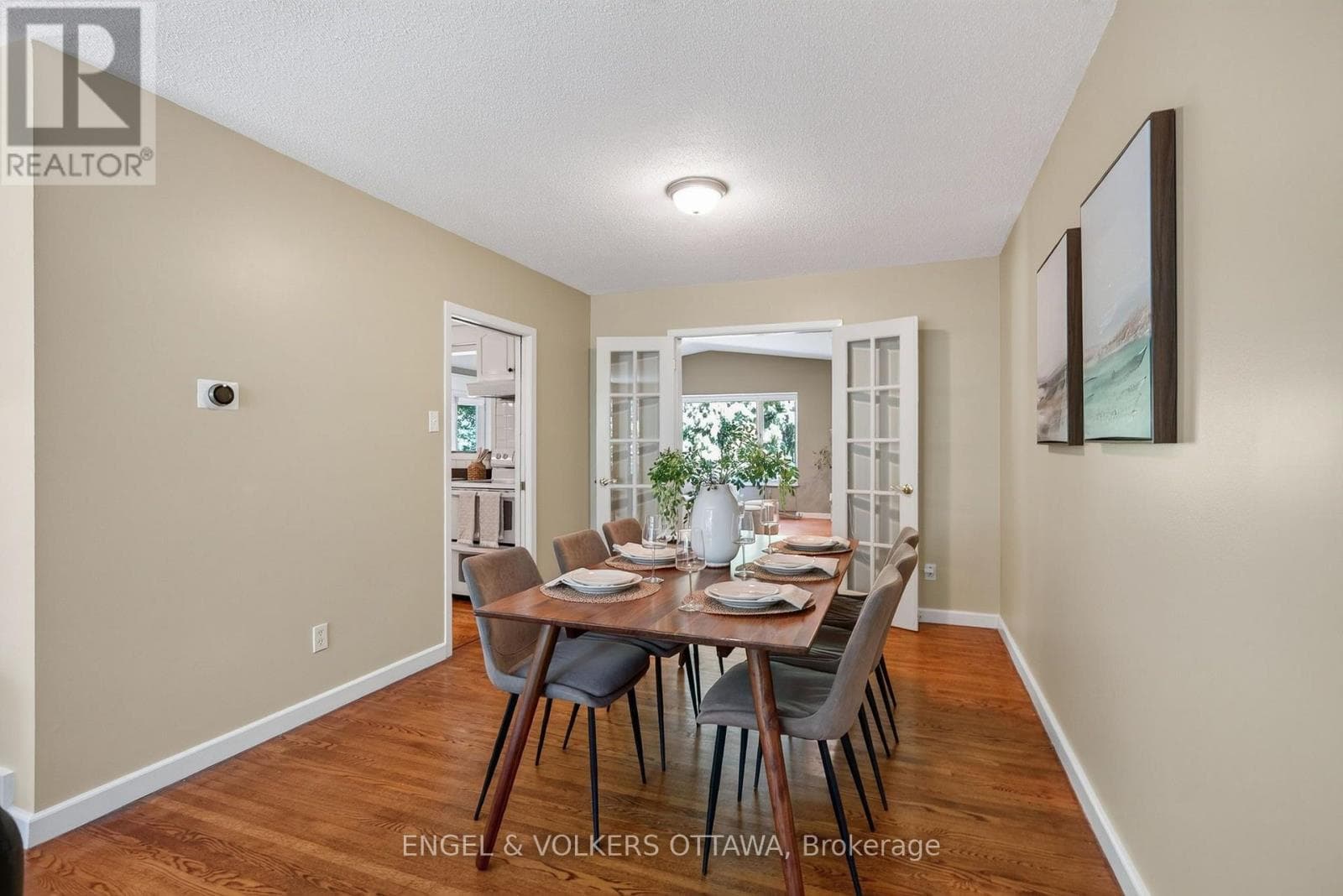 Single Family at 905 Garwood Avenue, Ottawa, Ontario - Photo 10 - RE/MAX Garden City Realty