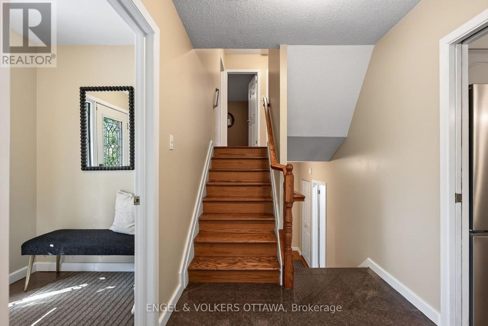 Single Family at 905 Garwood Avenue, Ottawa, Ontario - Photo 5 - RE/MAX Garden City Realty