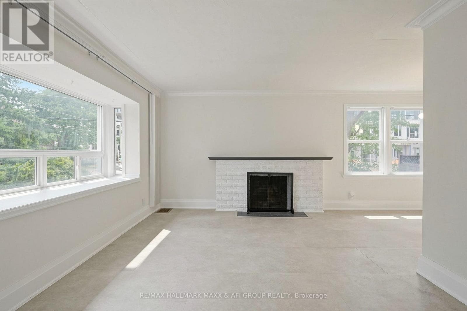 Single Family at 25 Harding Boulevard, Richmond Hill (Harding), Ontario - Photo 4 - RE/MAX Garden City Realty