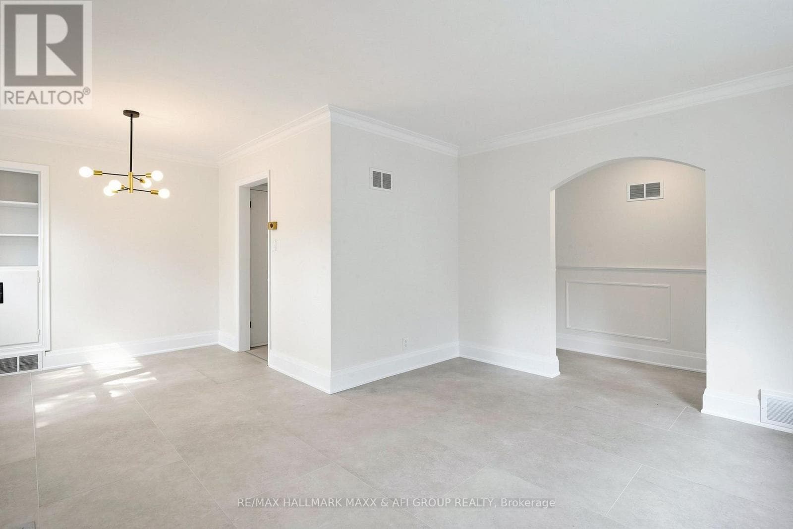 Single Family at 25 Harding Boulevard, Richmond Hill (Harding), Ontario - Photo 7 - RE/MAX Garden City Realty