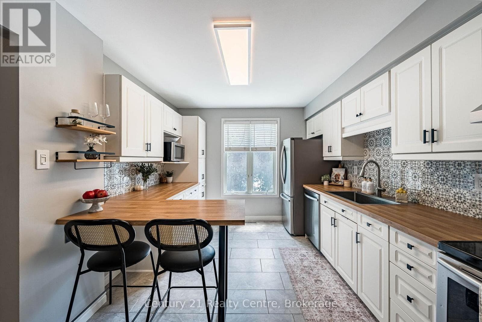 Single Family at 1537 Westminster Place, Burlington (Mountainside), Ontario - Photo 7 - RE/MAX Garden City Realty
