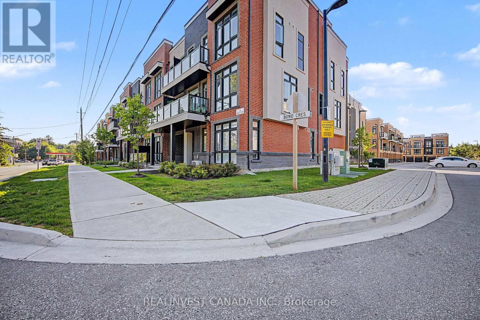 Single Family at 10- 3 Bond Crescent, Richmond Hill (Oak Ridges), Ontario - Photo 6 - RE/MAX Garden City Realty