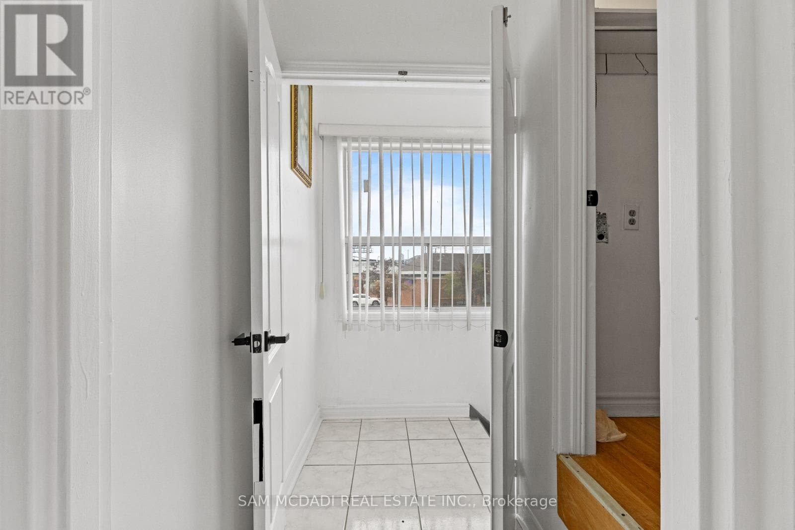 Single Family at 3- 2922 Islington Avenue, Toronto (Humber Summit), Ontario - Photo 2 - RE/MAX Garden City Realty