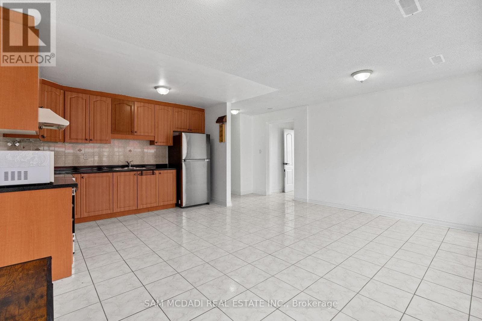 Single Family at 3- 2922 Islington Avenue, Toronto (Humber Summit), Ontario - Photo 6 - RE/MAX Garden City Realty