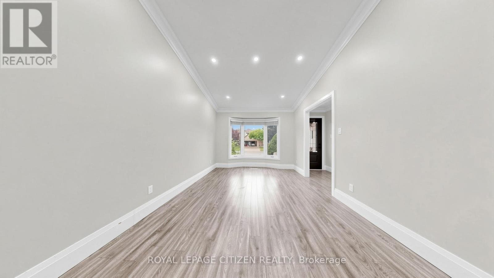 Single Family at 27 Emperor Avenue, Hamilton (Barnstown), Ontario - Photo 5 - RE/MAX Garden City Realty