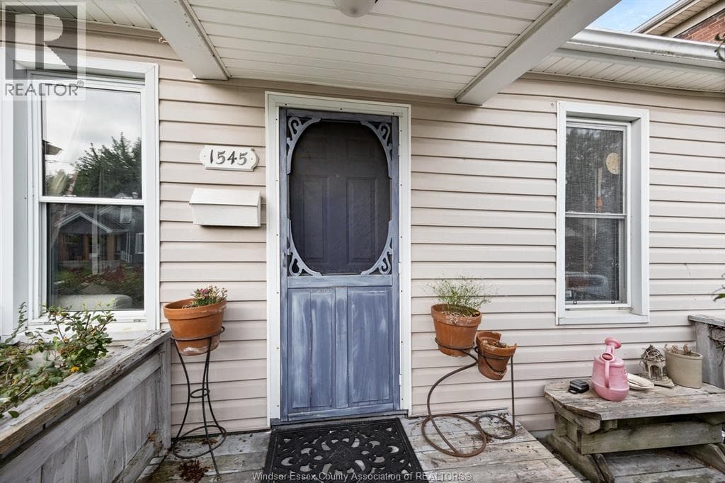 Single Family at 1545 LILLIAN Avenue, Windsor, Ontario - Photo 3 - RE/MAX Garden City Realty