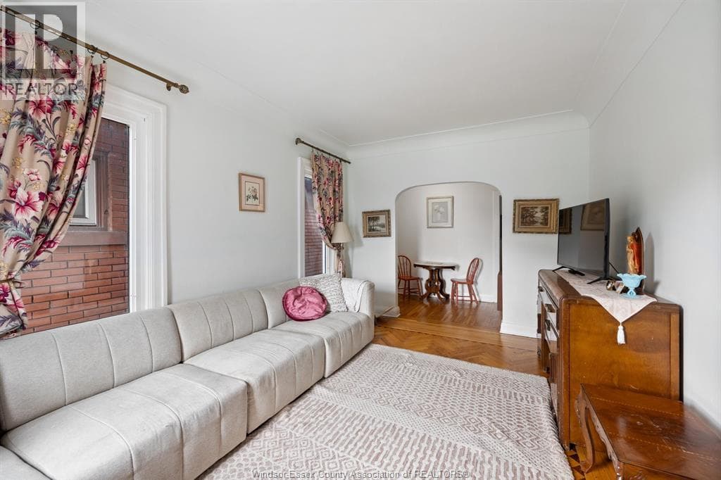 Single Family at 1545 LILLIAN Avenue, Windsor, Ontario - Photo 4 - RE/MAX Garden City Realty