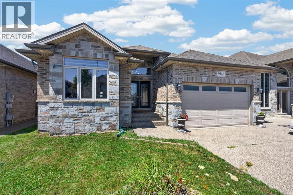 3945 ZANZIBAR Crescent