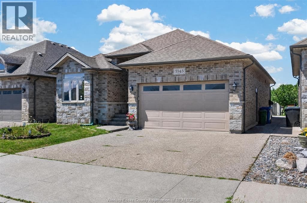 Single Family at 3945 ZANZIBAR Crescent, Windsor, Ontario - Photo 3 - RE/MAX Garden City Realty