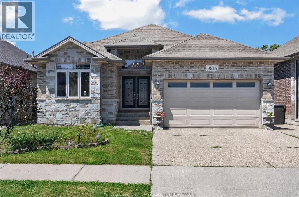 Single Family at 3945 ZANZIBAR Crescent, Windsor, Ontario - Photo 4 - RE/MAX Garden City Realty