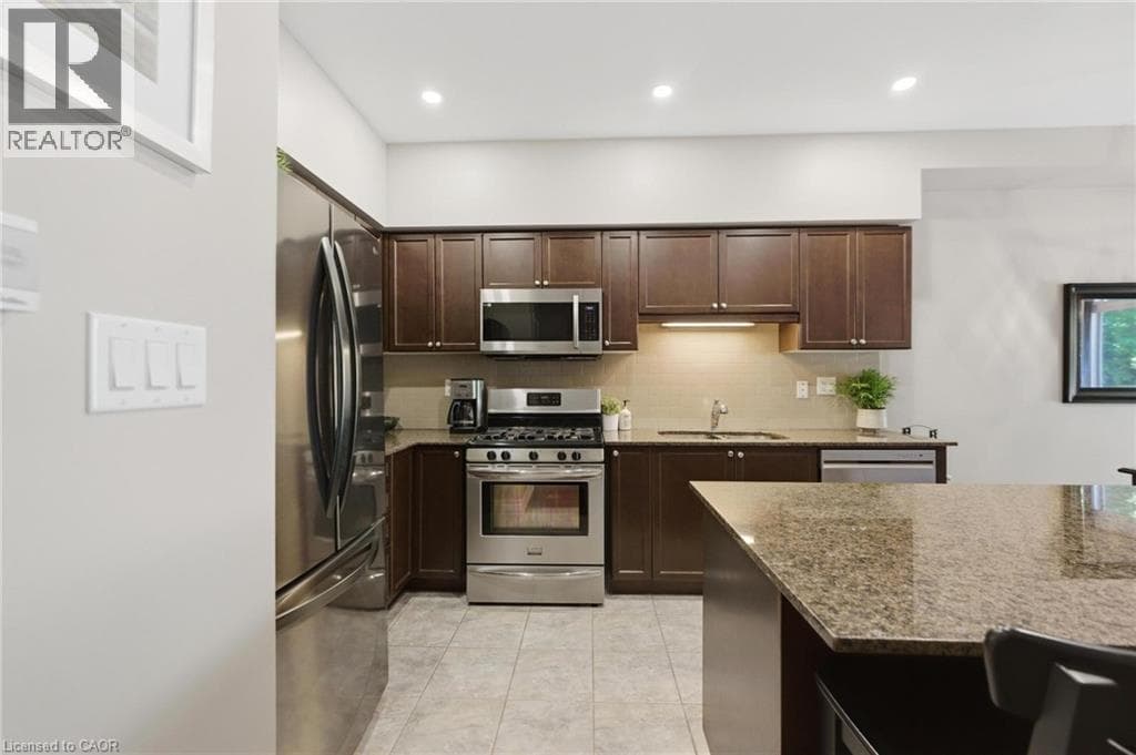 Single Family at 34- 6 CHESTNUT Drive, Grimsby, Ontario - Photo 7 - RE/MAX Garden City Realty