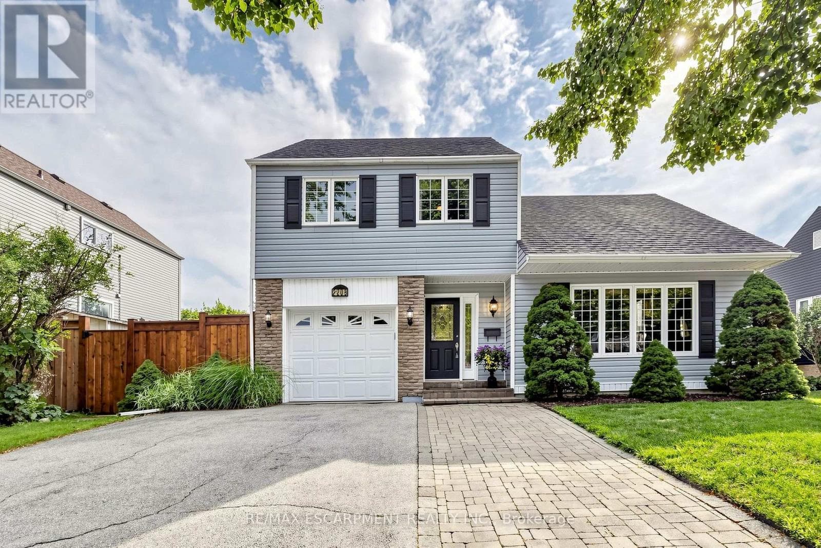 2208 Lancaster Crescent
