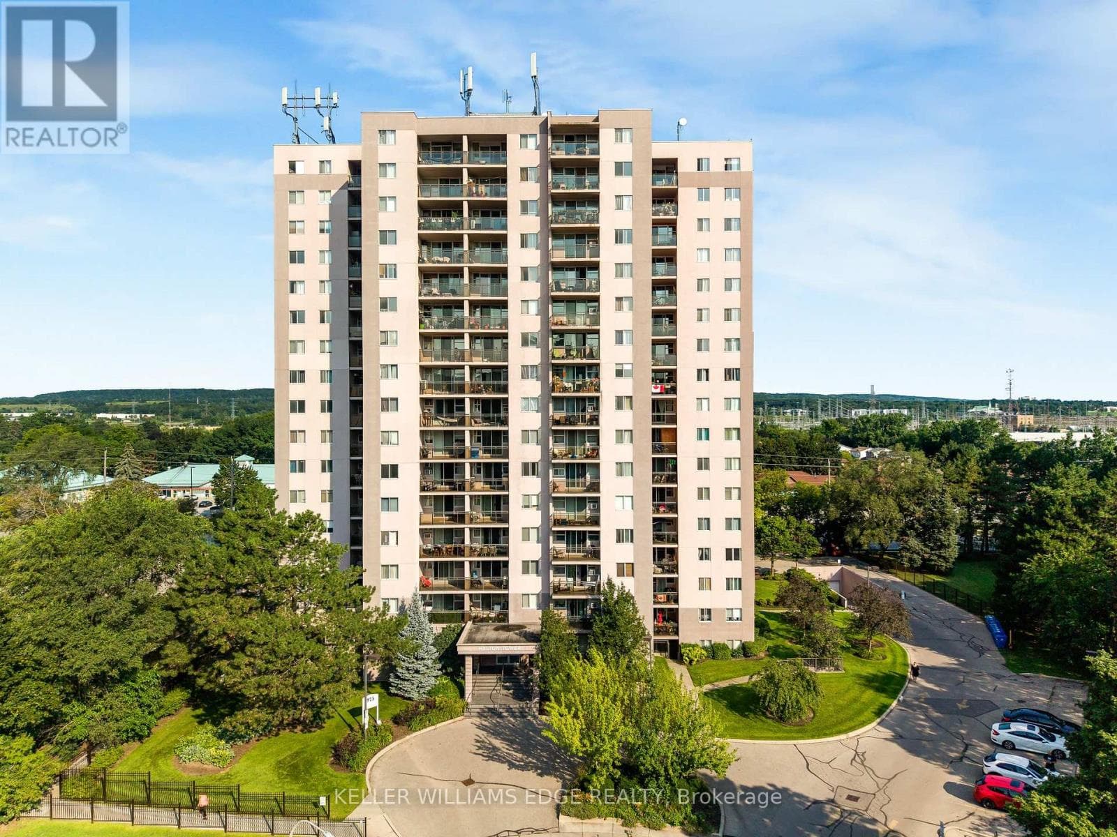 708- 975 Warwick Court