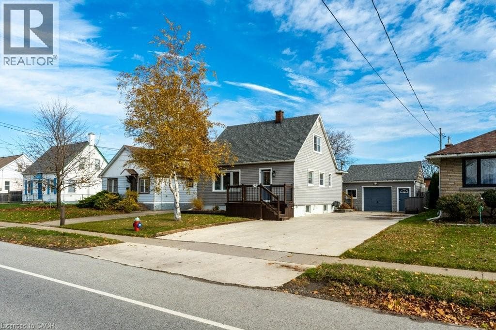 Single Family at 6782 DORCHESTER Road, Niagara Falls, Ontario - Photo 4 - RE/MAX Garden City Realty