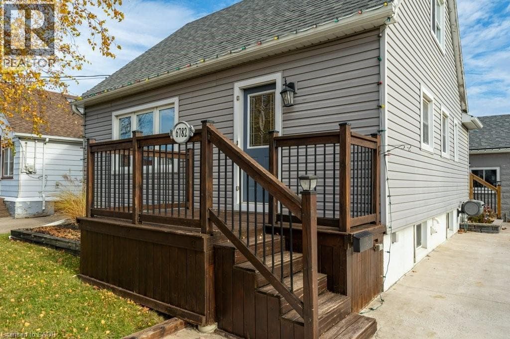 Single Family at 6782 DORCHESTER Road, Niagara Falls, Ontario - Photo 6 - RE/MAX Garden City Realty