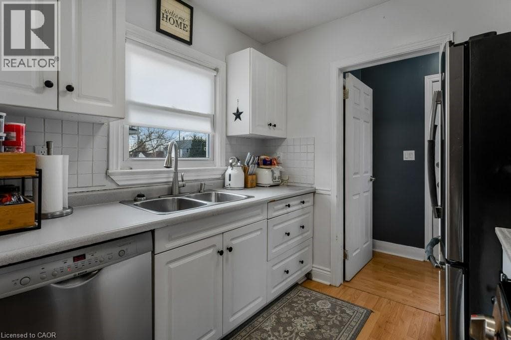 Single Family at 6782 DORCHESTER Road, Niagara Falls, Ontario - Photo 8 - RE/MAX Garden City Realty