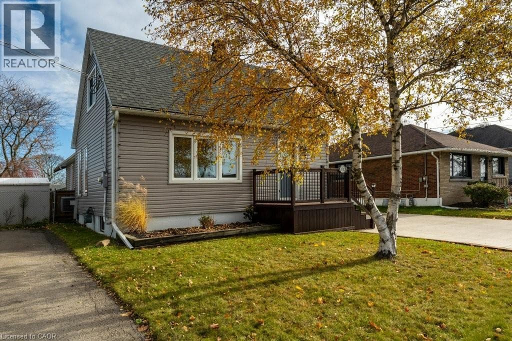 Single Family at 6782 DORCHESTER Road, Niagara Falls, Ontario - Photo 3 - RE/MAX Garden City Realty