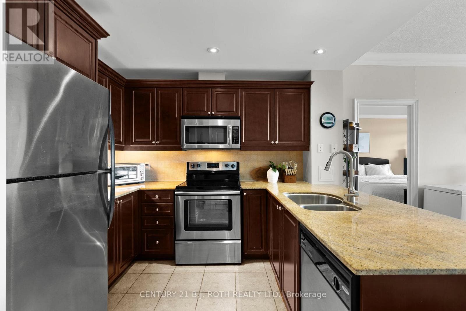 Single Family at 1310- 37 Ellen Street, Barrie (Lakeshore), Ontario - Photo 6 - RE/MAX Garden City Realty