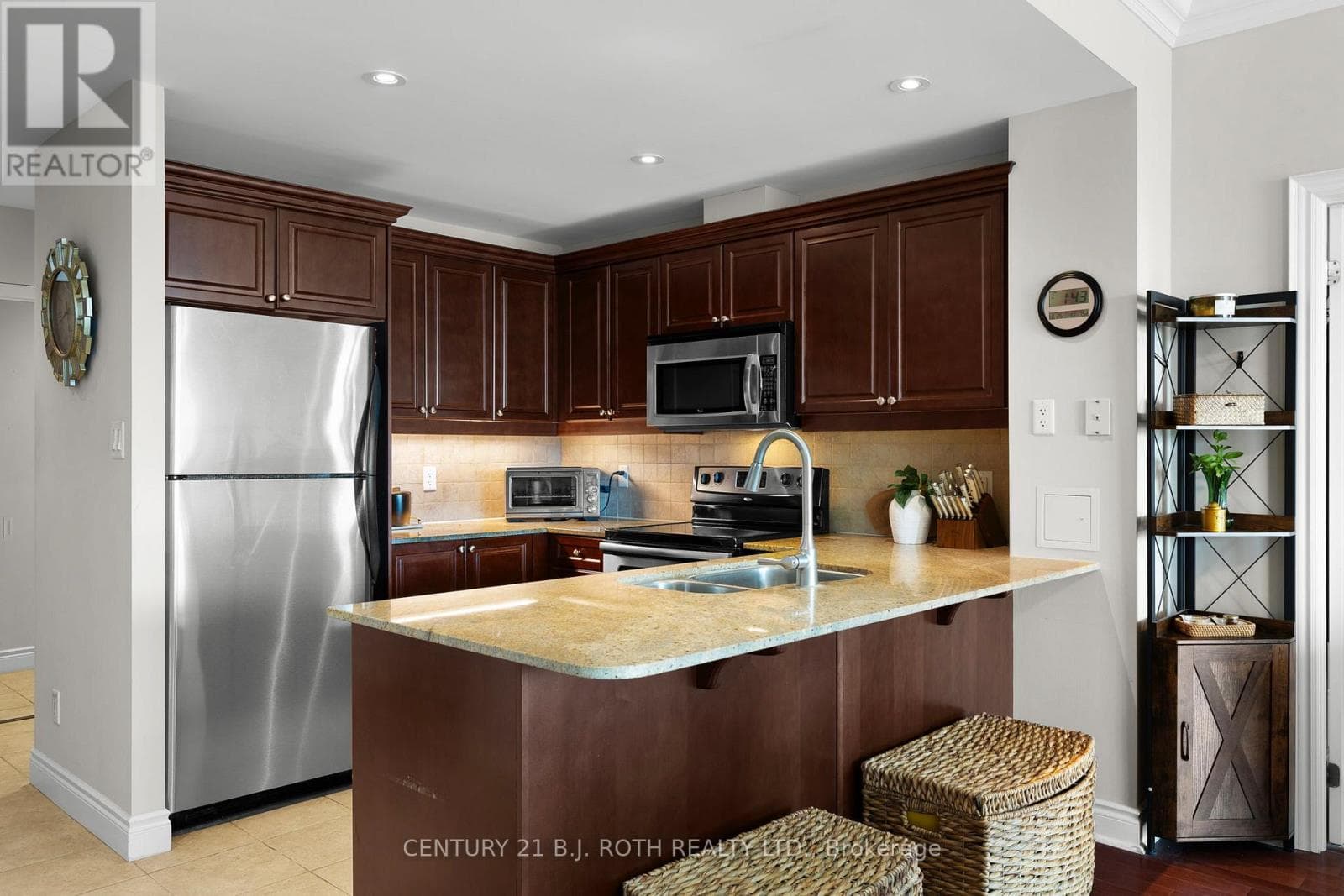 Single Family at 1310- 37 Ellen Street, Barrie (Lakeshore), Ontario - Photo 7 - RE/MAX Garden City Realty