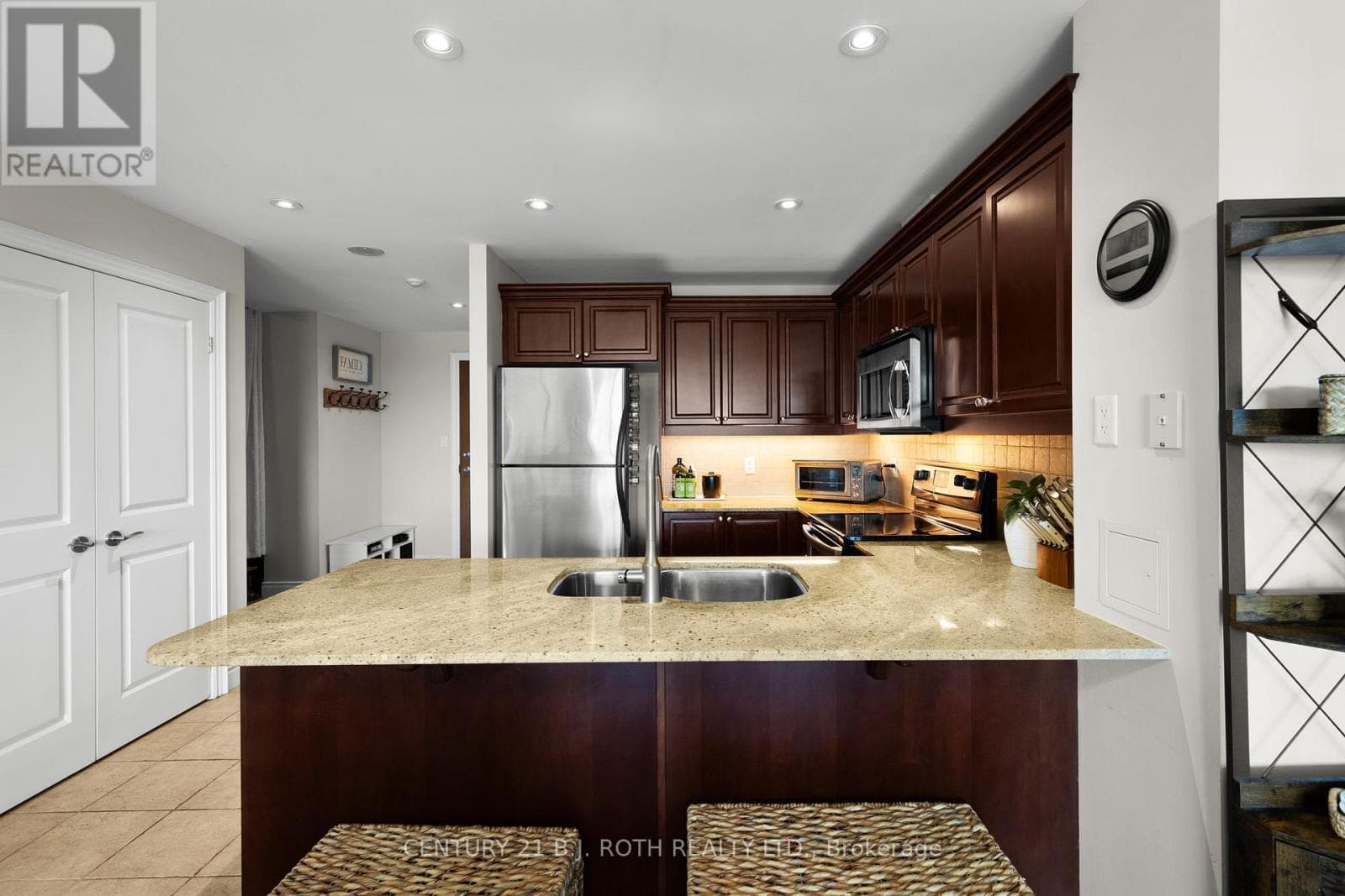 Single Family at 1310- 37 Ellen Street, Barrie (Lakeshore), Ontario - Photo 8 - RE/MAX Garden City Realty
