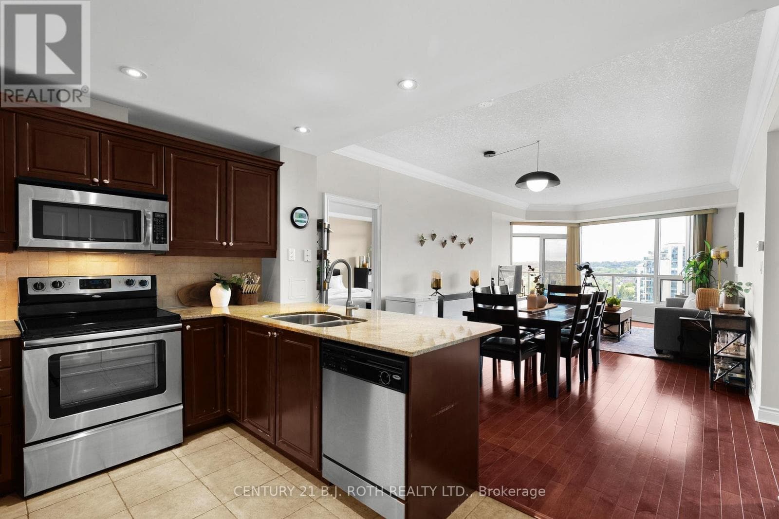 Single Family at 1310- 37 Ellen Street, Barrie (Lakeshore), Ontario - Photo 9 - RE/MAX Garden City Realty