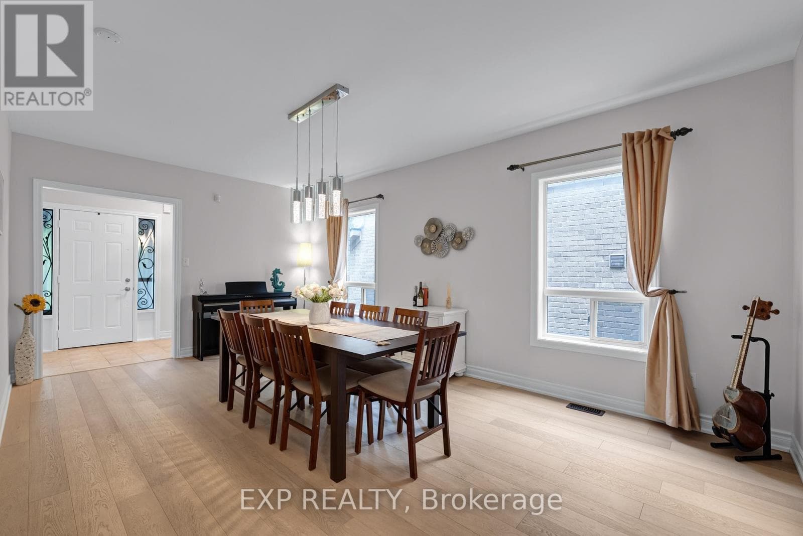 Single Family at 320 Dowson Loop, Newmarket (Woodland Hill), Ontario - Photo 5 - RE/MAX Garden City Realty