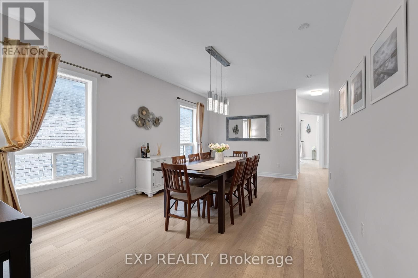 Single Family at 320 Dowson Loop, Newmarket (Woodland Hill), Ontario - Photo 4 - RE/MAX Garden City Realty