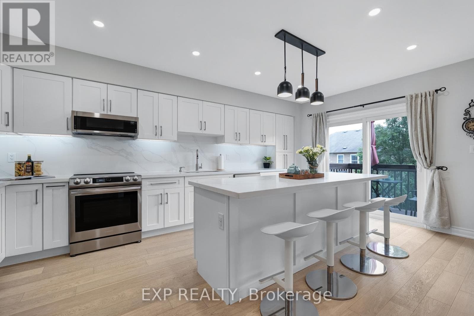Single Family at 320 Dowson Loop, Newmarket (Woodland Hill), Ontario - Photo 6 - RE/MAX Garden City Realty