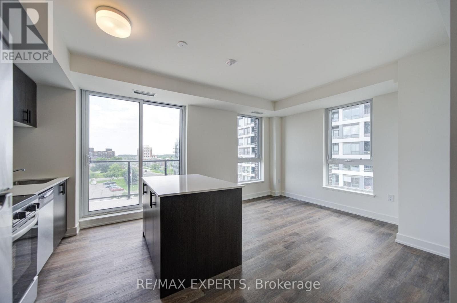 Single Family at 507- 2475 Old Bronte Road, Oakville (WM Westmount), Ontario - Photo 8 - RE/MAX Garden City Realty