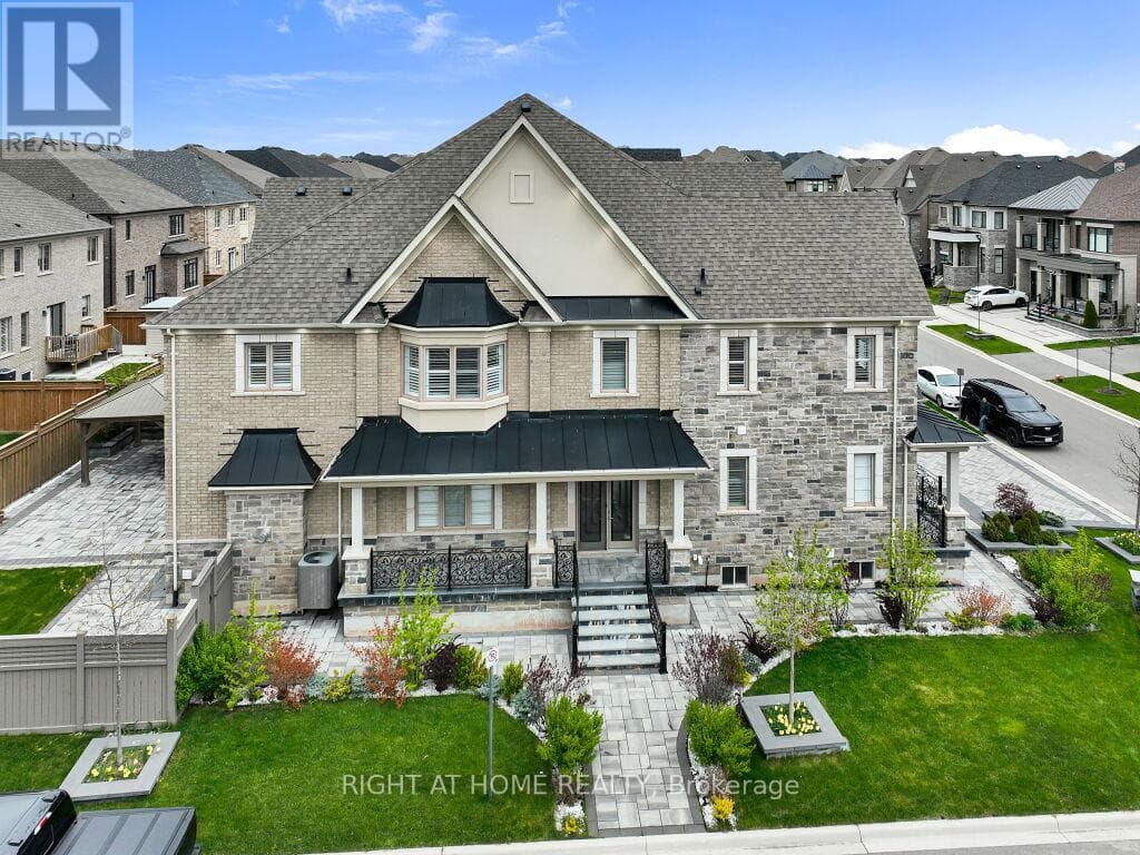 Single Family at 12 Hackwood Heights, Brampton (Northwest Brampton), Ontario - Photo 4 - RE/MAX Garden City Realty