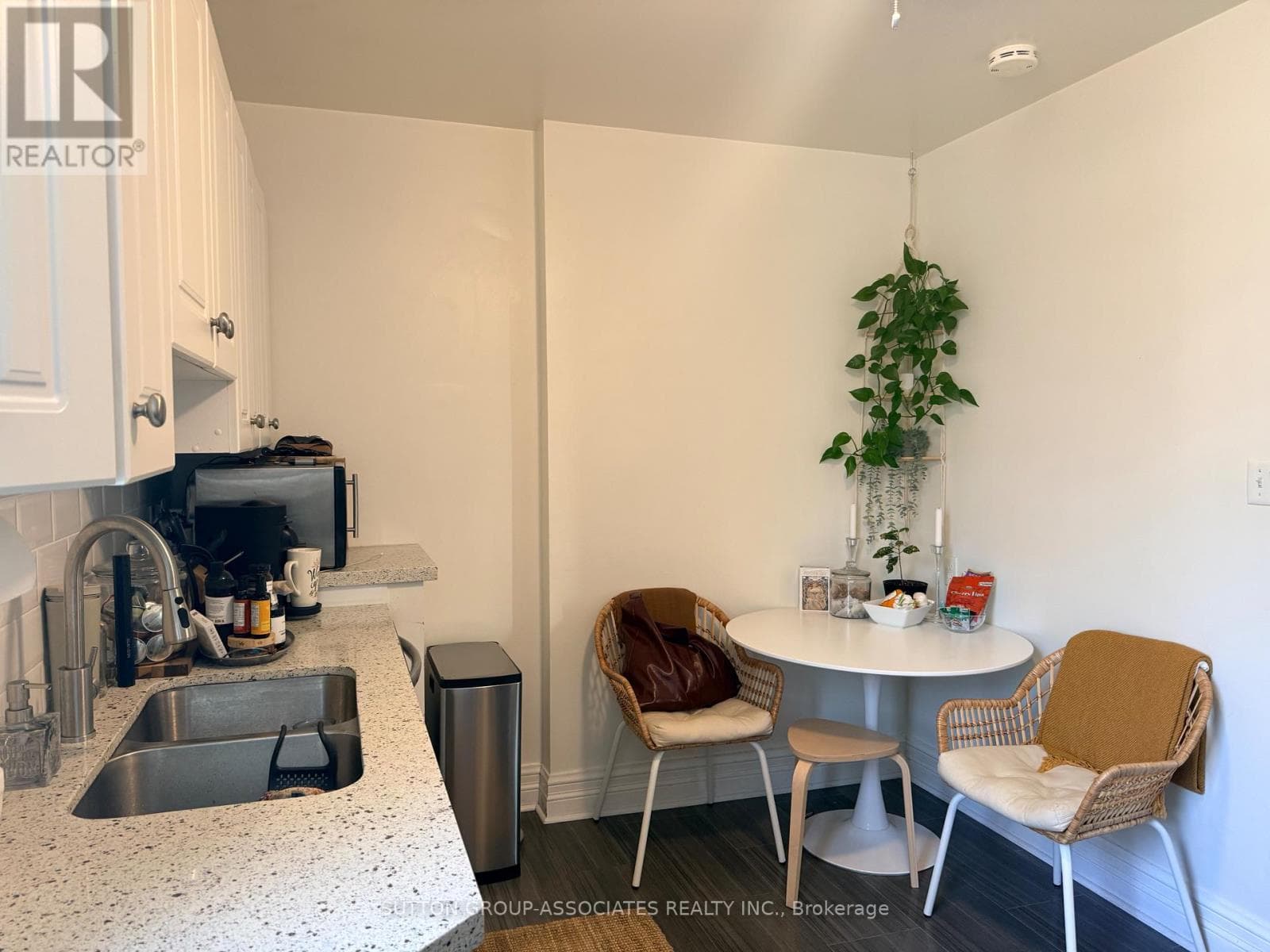 Multi-family at Main- 184 Madison Avenue, Toronto (Annex), Ontario - Photo 5 - RE/MAX Garden City Realty