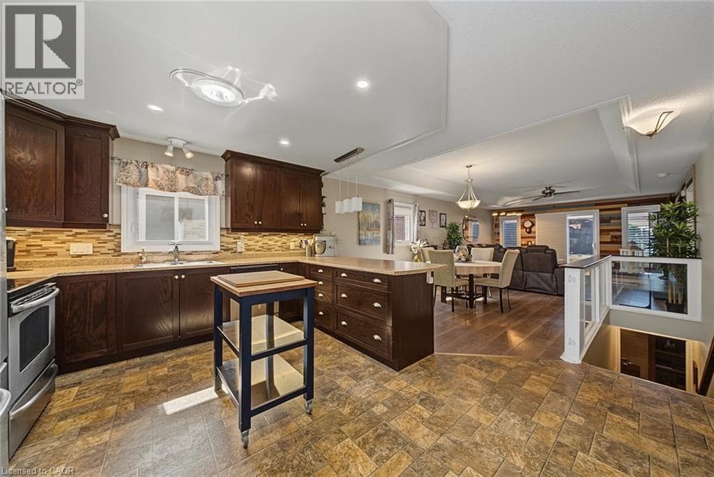 Single Family at 3913 PRIMROSE Lane, Lincoln, Ontario - Photo 6 - RE/MAX Garden City Realty
