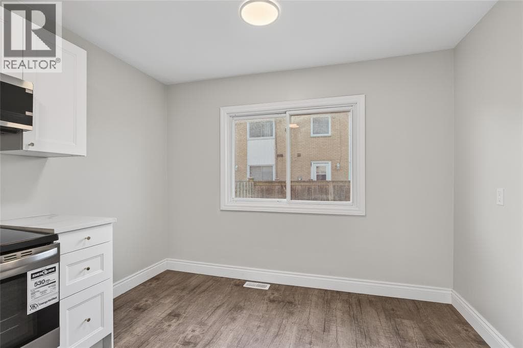 Single Family at 20- 816 WELLINGTON Street, Sarnia, Ontario - Photo 10 - RE/MAX Garden City Realty