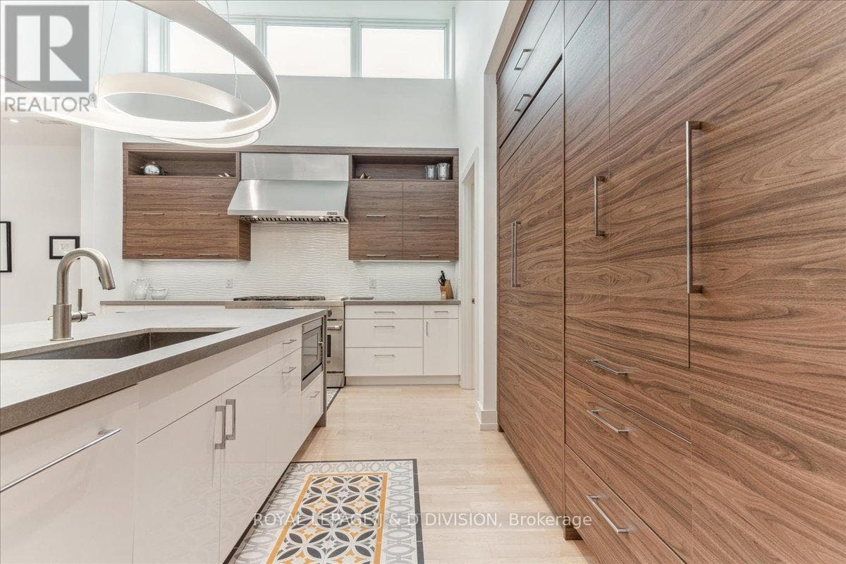 Single Family at 16 Forty First Street, Toronto (Long Branch), Ontario - Photo 10 - RE/MAX Garden City Realty