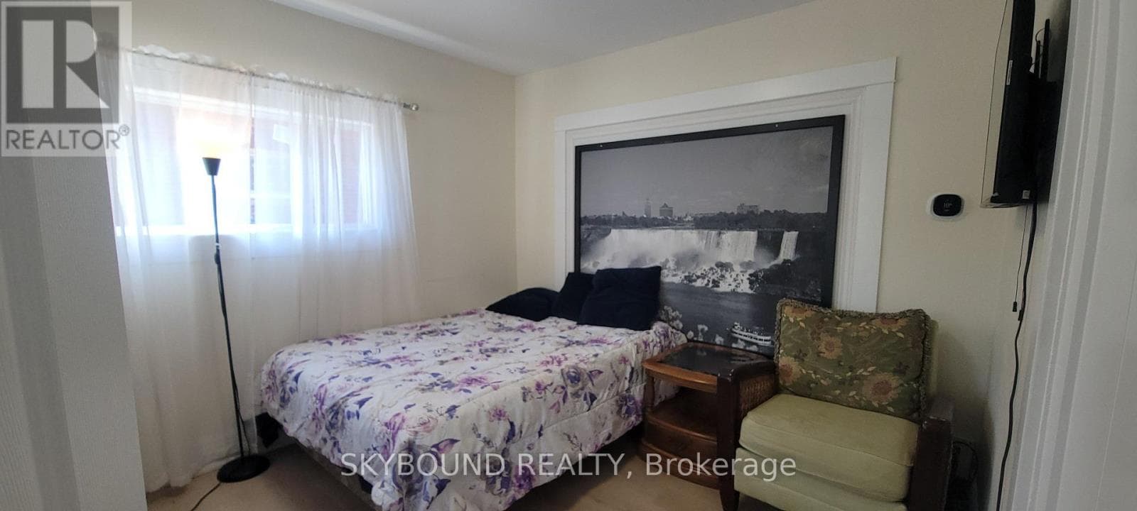 ROOM- 4869 Second Avenue