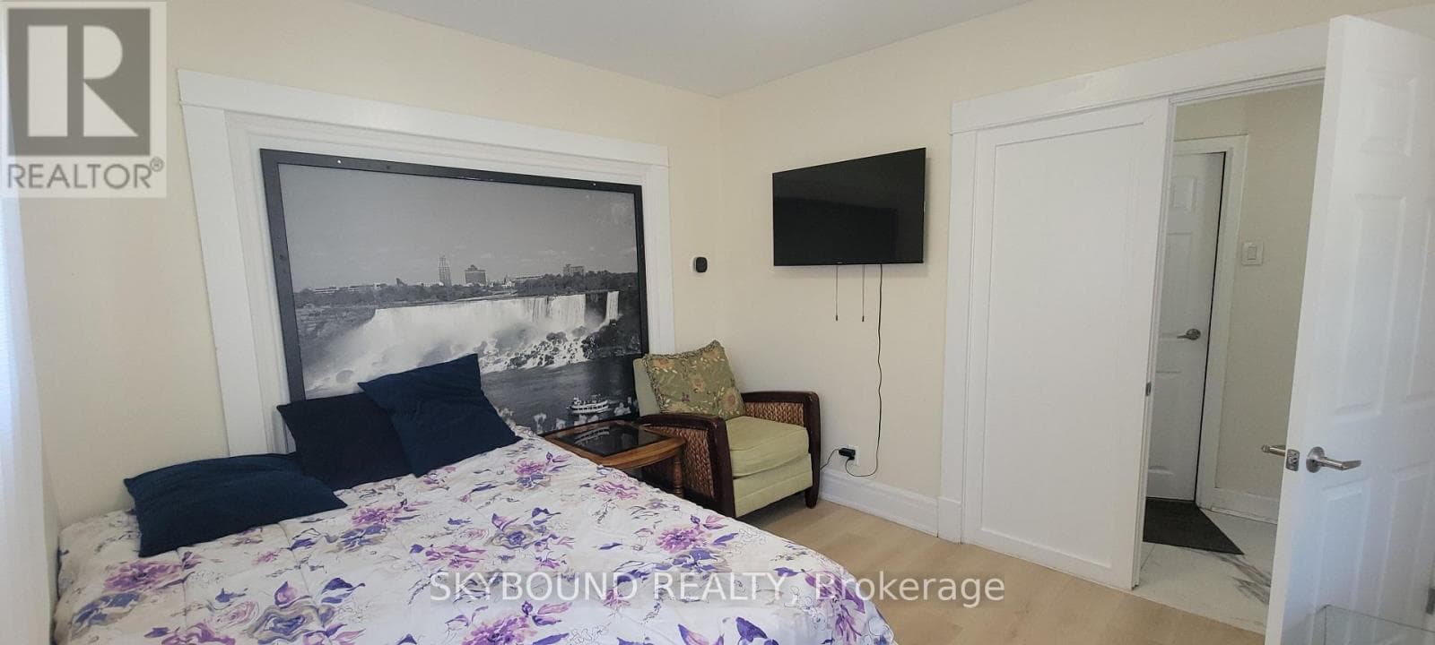 Single Family at ROOM- 4869 Second Avenue, Niagara Falls (Cherrywood), Ontario - Photo 2 - RE/MAX Garden City Realty