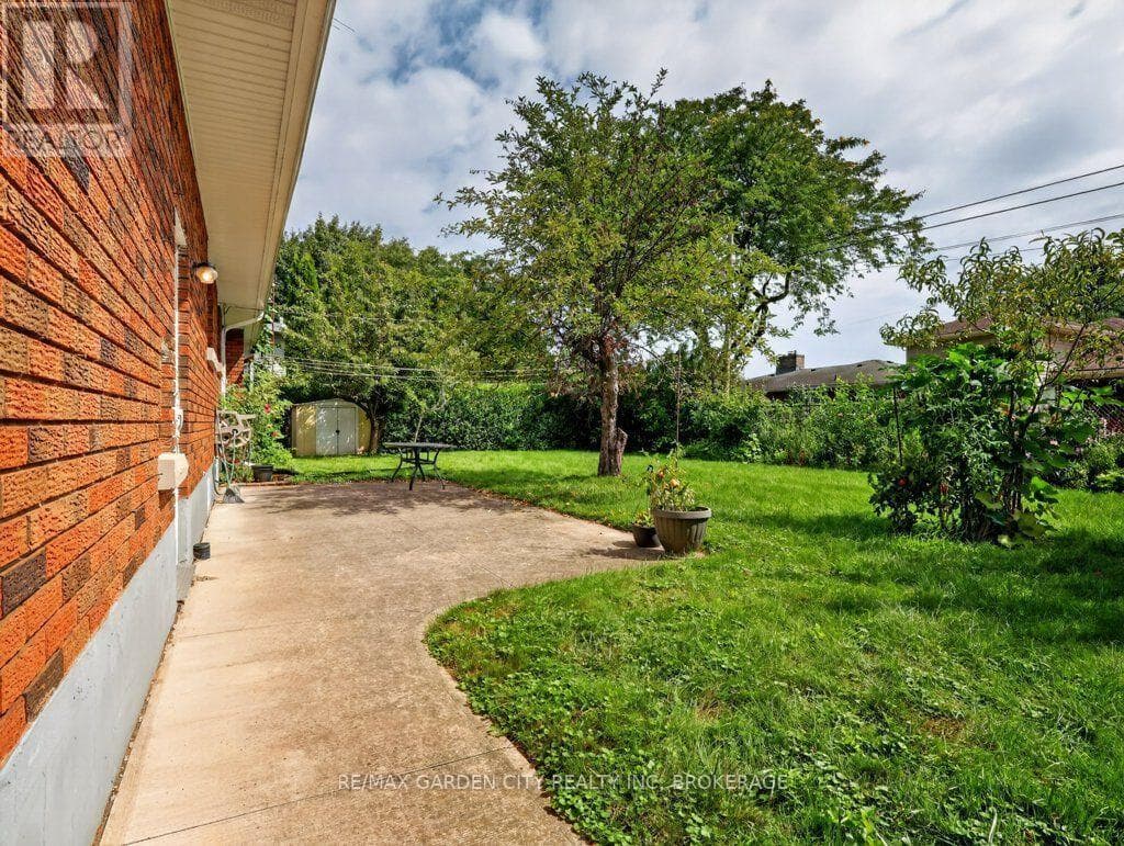 Single Family at 8 Champa Drive, St. Catharines (Vine/Linwell), Ontario - Photo 10 - RE/MAX Garden City Realty