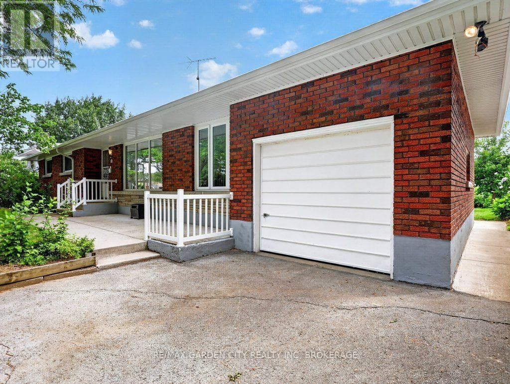 Single Family at 8 Champa Drive, St. Catharines (Vine/Linwell), Ontario - Photo 2 - RE/MAX Garden City Realty