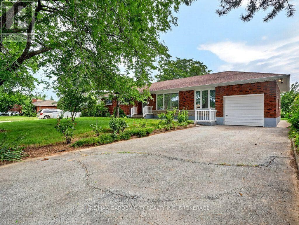 Single Family at 8 Champa Drive, St. Catharines (Vine/Linwell), Ontario - Photo 4 - RE/MAX Garden City Realty