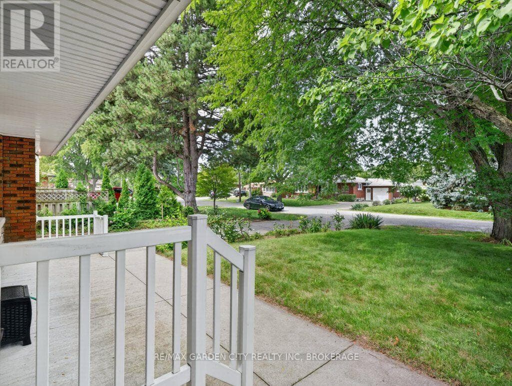 Single Family at 8 Champa Drive, St. Catharines (Vine/Linwell), Ontario - Photo 5 - RE/MAX Garden City Realty