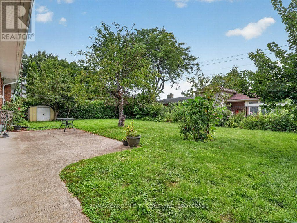 Single Family at 8 Champa Drive, St. Catharines (Vine/Linwell), Ontario - Photo 9 - RE/MAX Garden City Realty