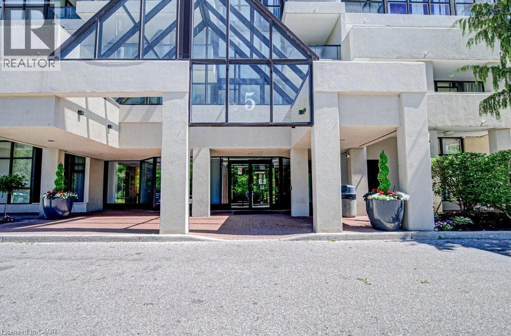Single Family at 1109- 5 ROWNTREE Road, Toronto, Ontario - Photo 7 - RE/MAX Garden City Realty
