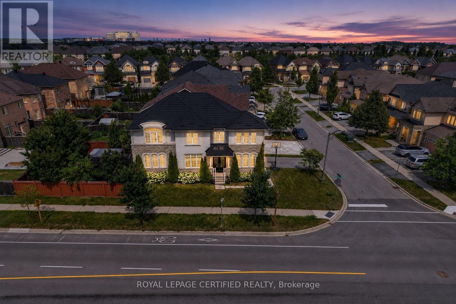Single Family at 2561 Grand Oak Trail, Oakville (WM Westmount), Ontario - Photo 3 - RE/MAX Garden City Realty