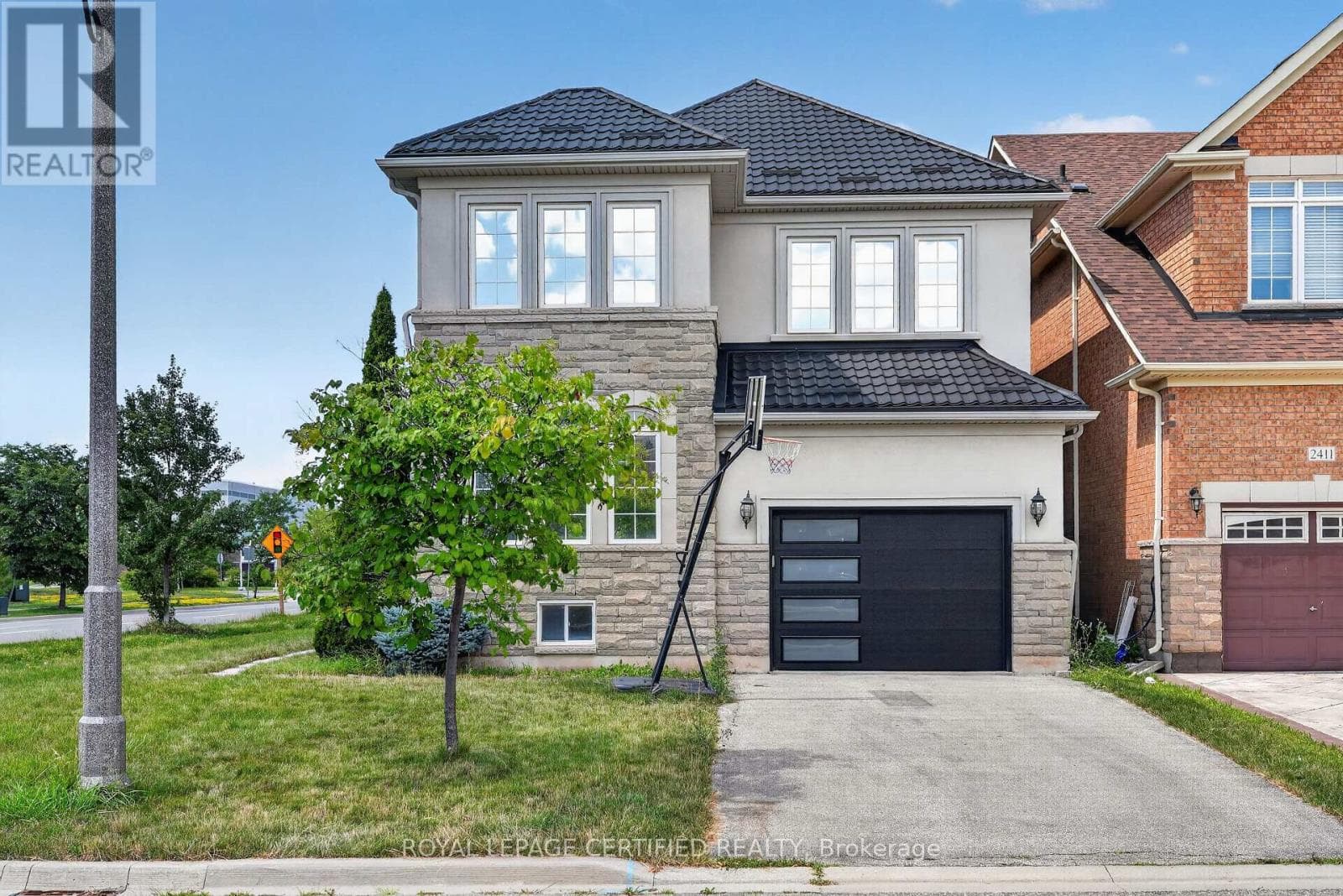 Single Family at 2561 Grand Oak Trail, Oakville (WM Westmount), Ontario - Photo 6 - RE/MAX Garden City Realty