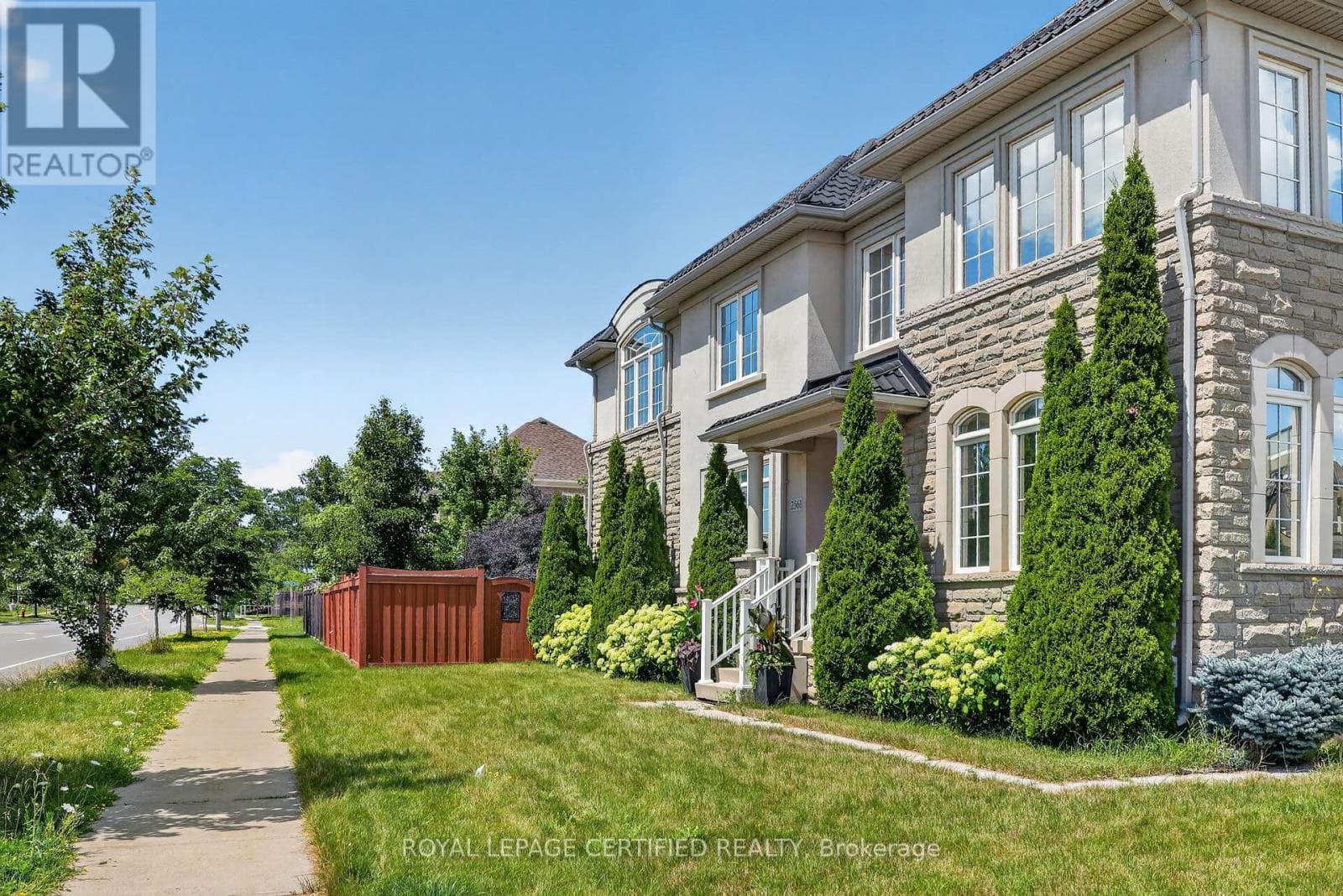 Single Family at 2561 Grand Oak Trail, Oakville (WM Westmount), Ontario - Photo 7 - RE/MAX Garden City Realty