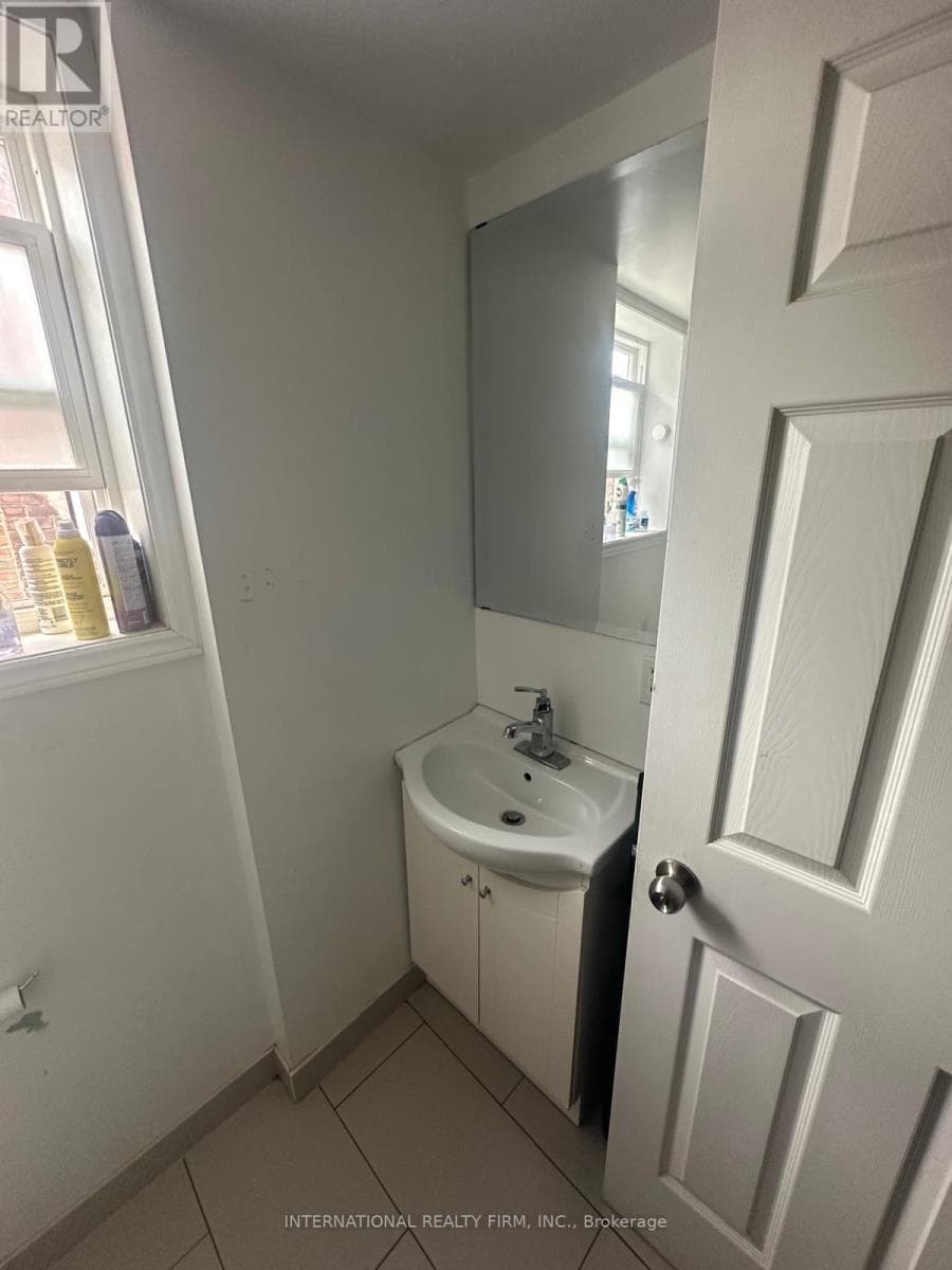 Single Family at 2- 161 Montrose Avenue, Toronto (Trinity-Bellwoods), Ontario - Photo 10 - RE/MAX Garden City Realty
