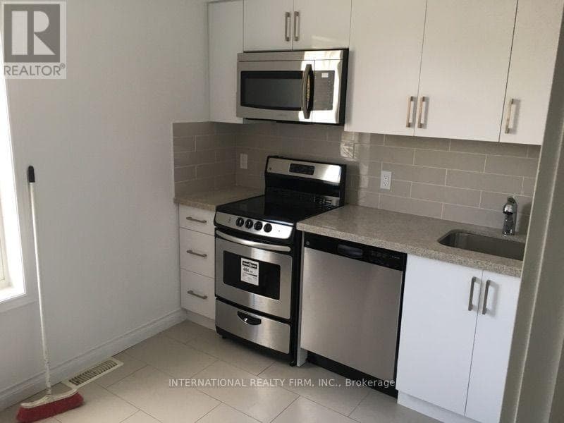 Single Family at 2- 161 Montrose Avenue, Toronto (Trinity-Bellwoods), Ontario - Photo 5 - RE/MAX Garden City Realty