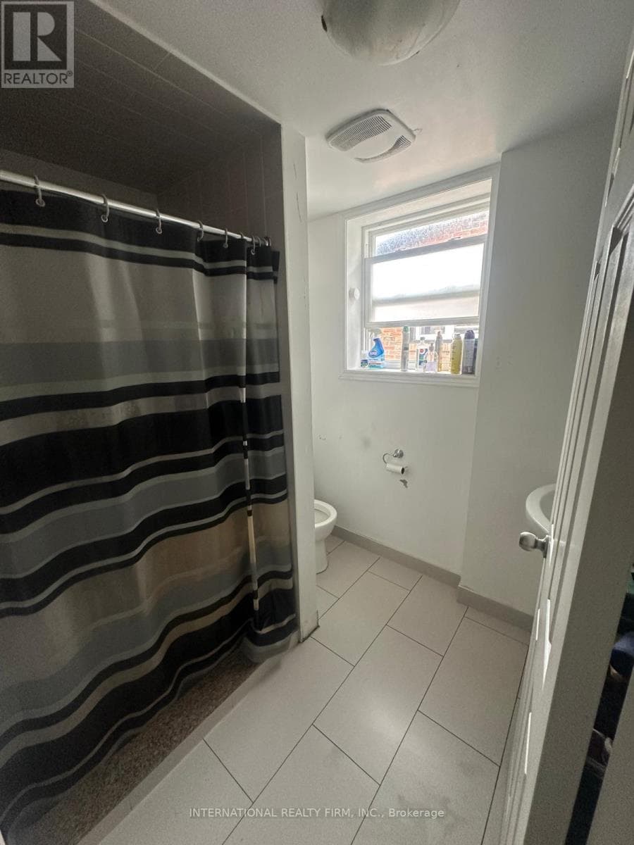Single Family at 2- 161 Montrose Avenue, Toronto (Trinity-Bellwoods), Ontario - Photo 9 - RE/MAX Garden City Realty