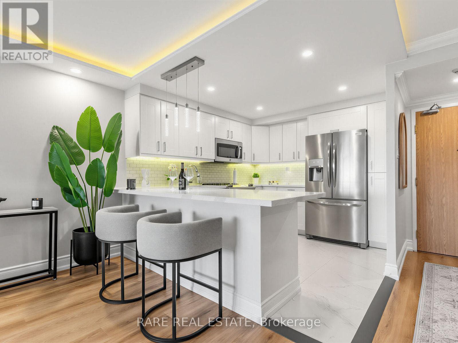 710- 7601 Bathurst Street