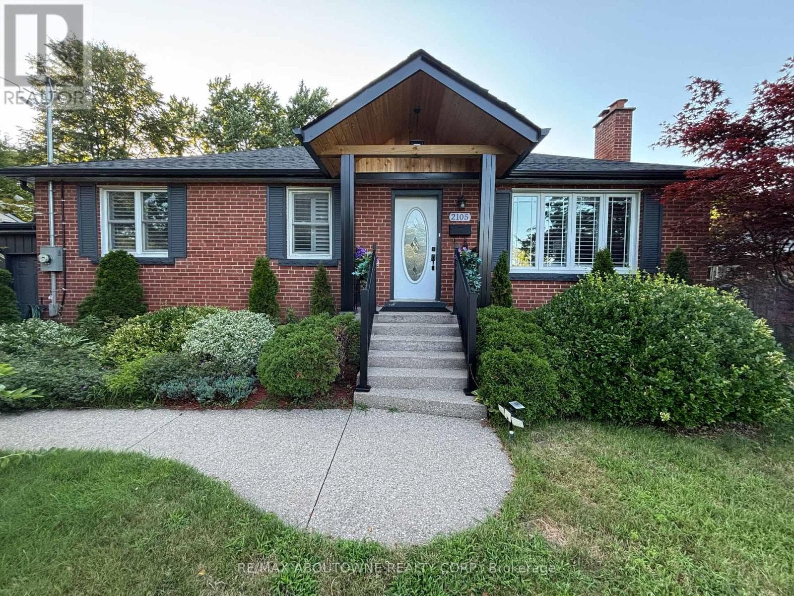 2105 Maplewood Drive
